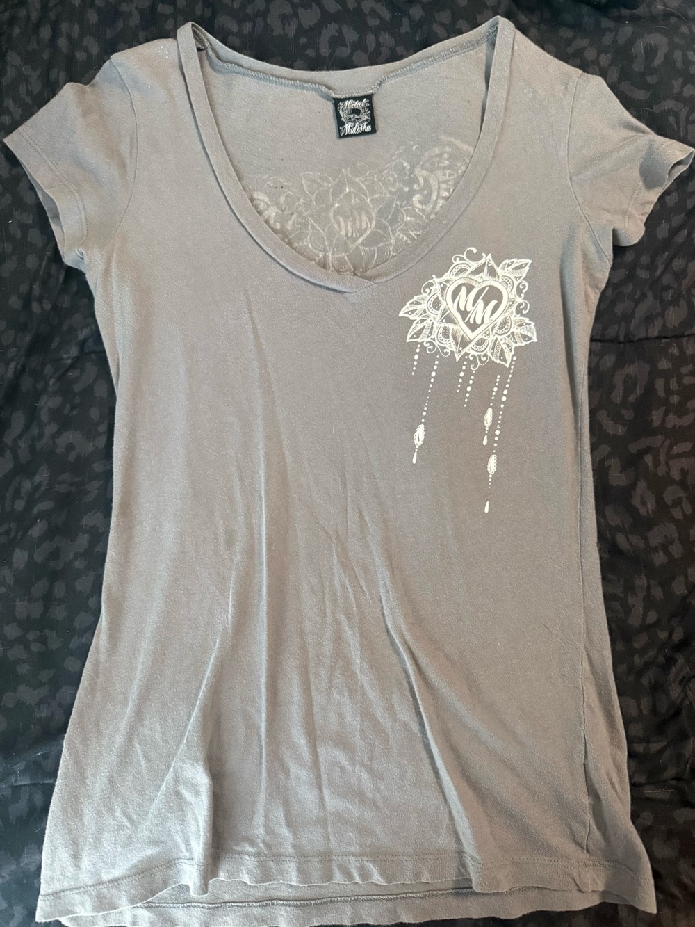 Metal Mulisha Women's Gray Short-Sleeve V-Neck Tee with White Heart Graphic